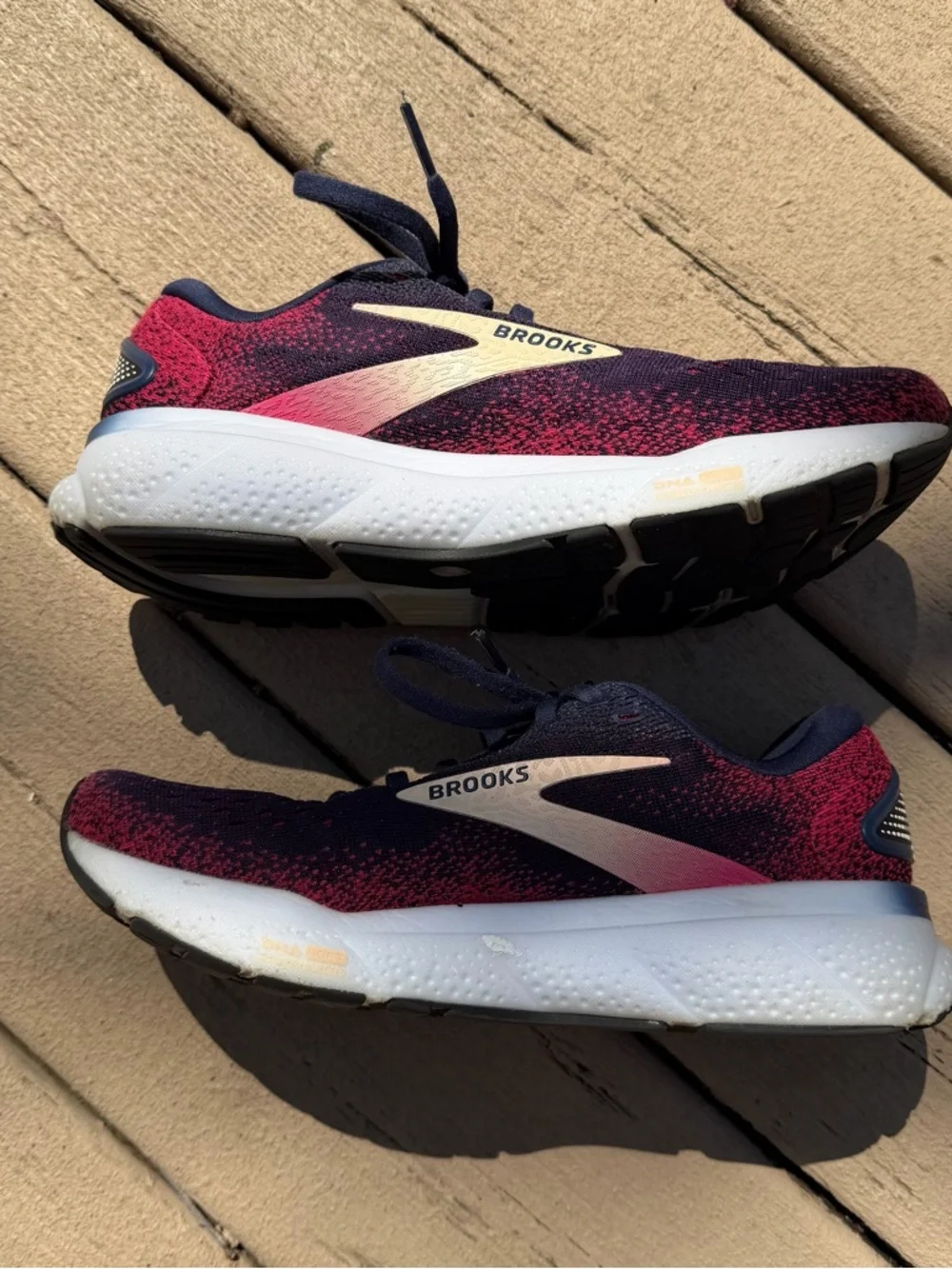 Brooks Ghost 16 Running Shoes Size 6.5 Medium Peacoat Raspberry‎